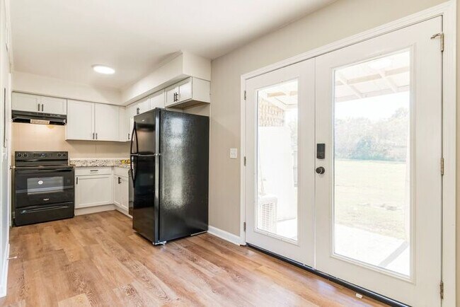 Building Photo - Charming 3-Bedroom 1.5 Bath Oasis in Bellevue