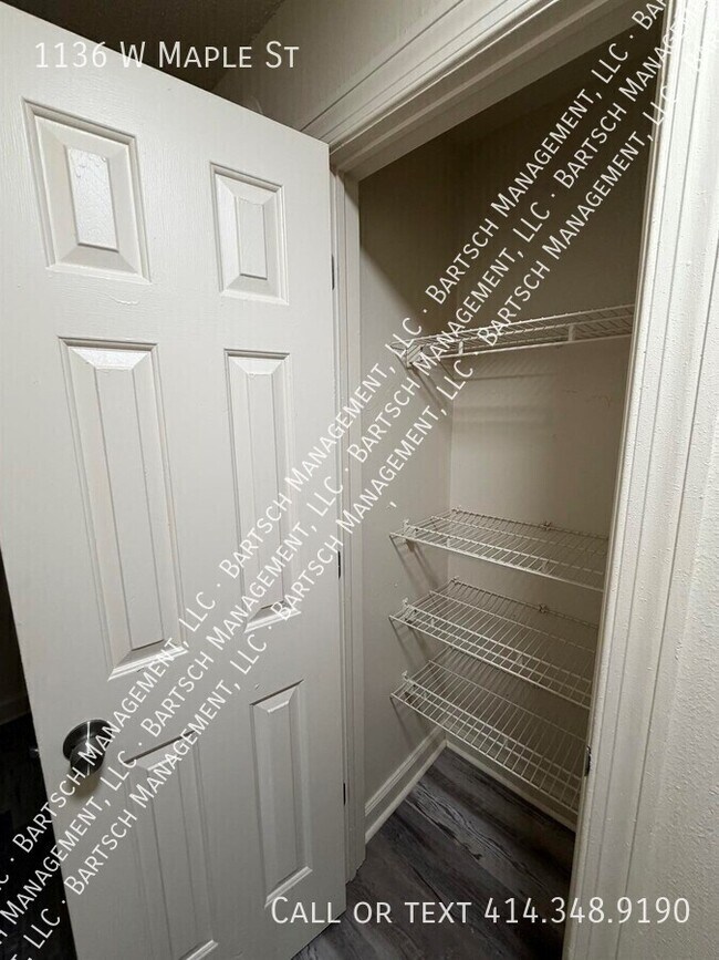 Building Photo - 1136 W Maple St