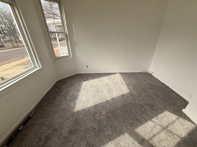 Building Photo - 1107 E Frye Ave