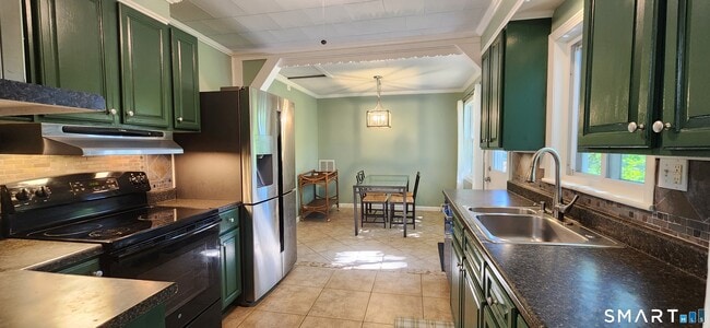 Building Photo - 1555 Byam Rd