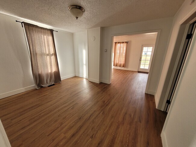 Building Photo - 1574 SE Sherrett Street