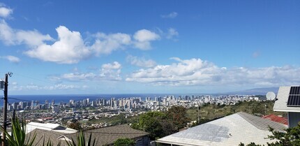 Building Photo - AMAZING VIEWS! Charming 2 bed/ 1 bath. E...