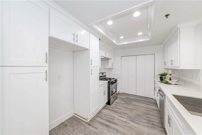 Building Photo - 10371 Garden Grove Blvd
