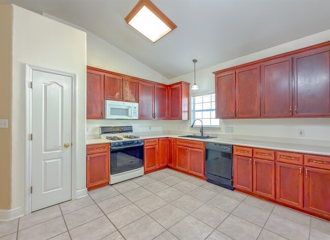 Building Photo - 3327 Dartmouth Dr