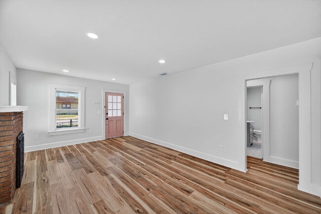 Building Photo - Fully Renovated 3 bedroom St. Pete Home | ...