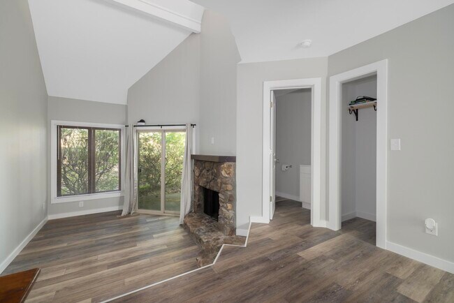 Building Photo - 115 Beechnut St