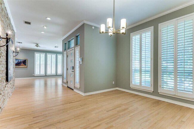 Building Photo - 3805 Briarhaven Rd