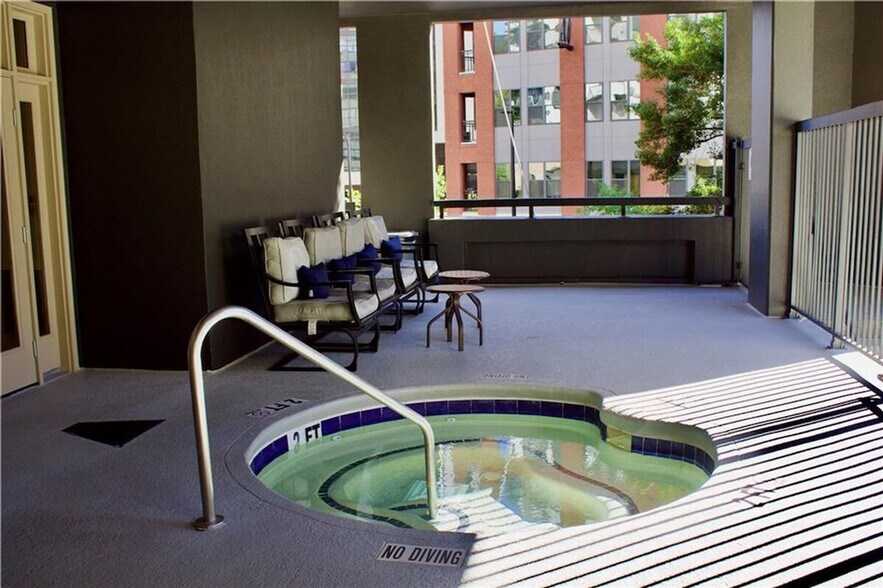 Building Photo - 3481 Lakeside Dr NE