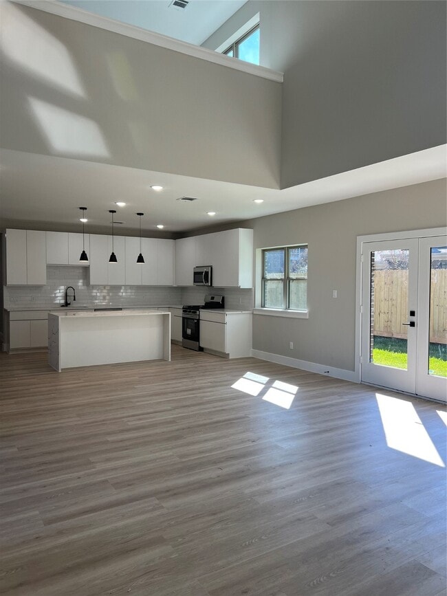 Building Photo - 20027 Venetto St