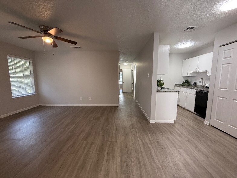 Primary Photo - 737 W Mayfield Blvd