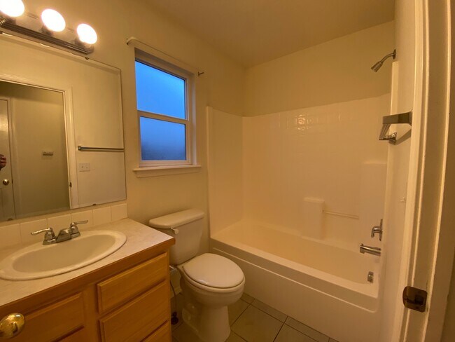 Building Photo - 3011 Woodbridge St