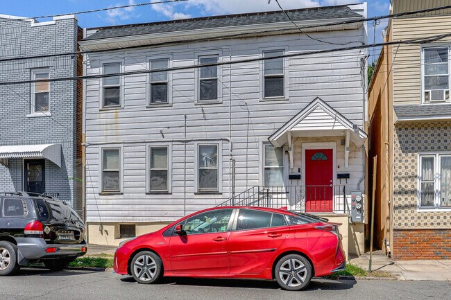 Building Photo - 15 Green Ct