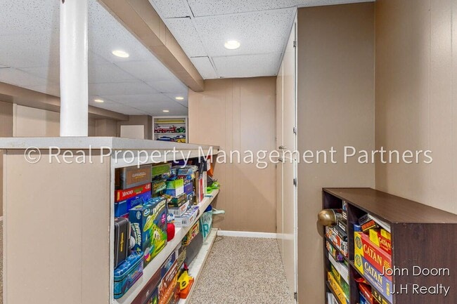 Building Photo - Spacious 3-Bedroom Home in Alger Heights –...