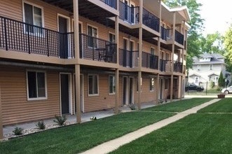 Primary Photo - Center Street Village