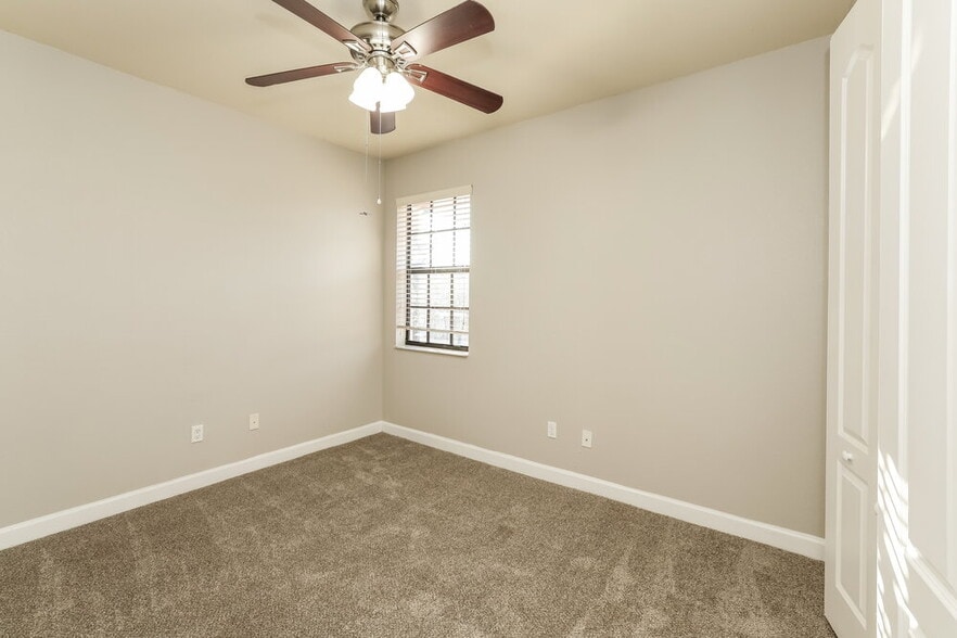 Building Photo - 3869 Aspen Leaf Dr