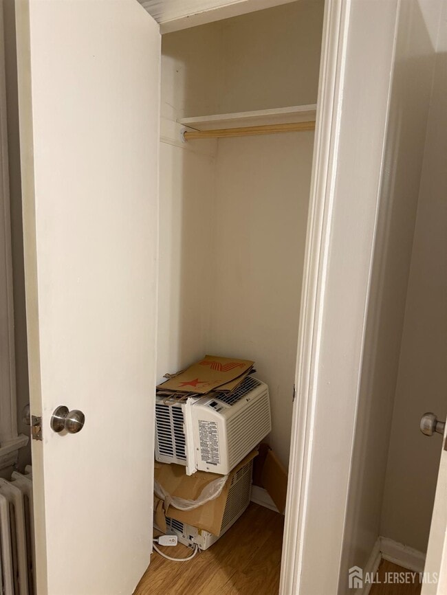 Building Photo - 24 S 3rd Ave