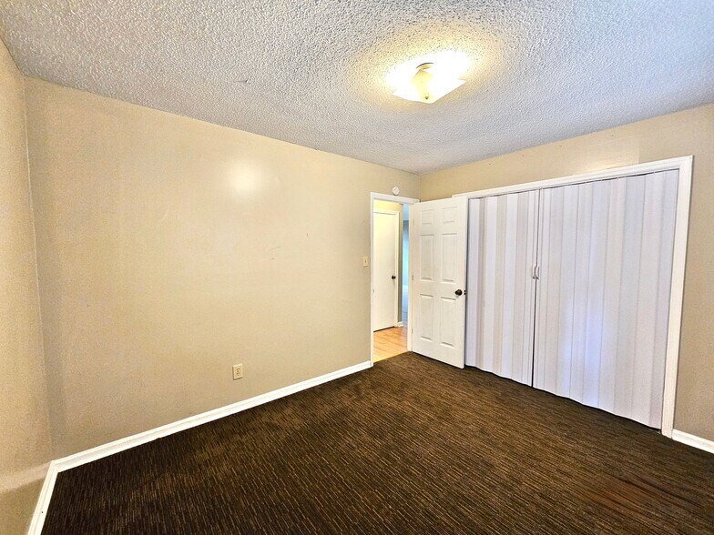 Building Photo - 2503 Harley Dr