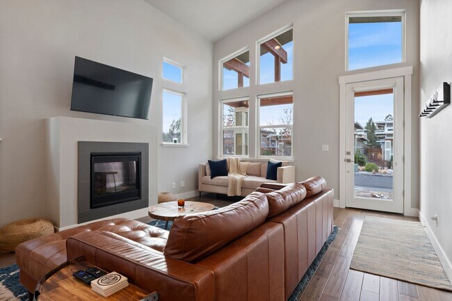 Building Photo - 63374 NW Clearstone Dr