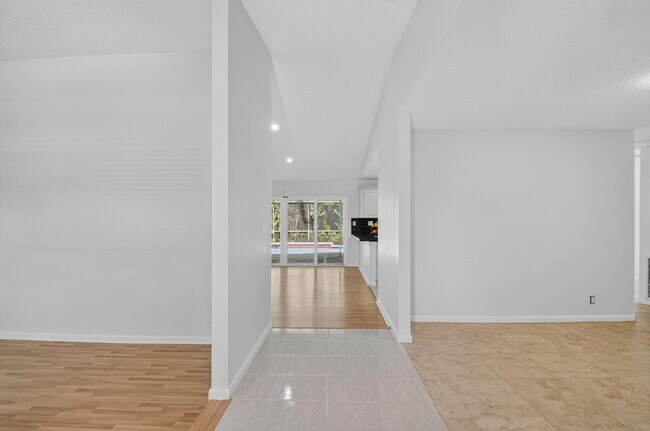 Building Photo - 17414 Spring Tree Ln