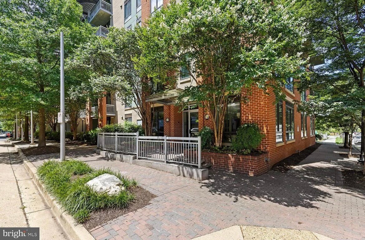 Building Photo - 1200 N Hartford St