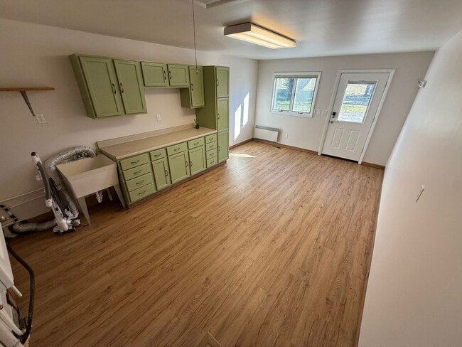 Building Photo - 3 Bed 2 Bath Large Semi-Rural Modern Beautiful Home