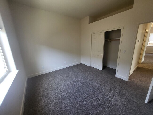 Building Photo - 3513 Long Dr