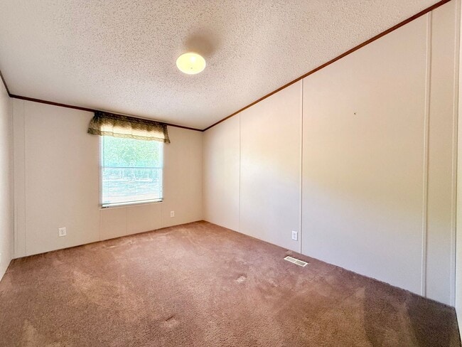 Building Photo - The Home You’ve Been Searching For!