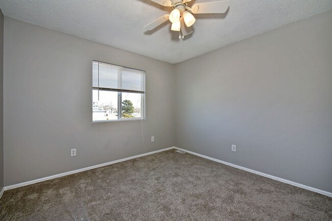 Building Photo - BEAUTIFUL REMODELED home in Chaparral Ridge!