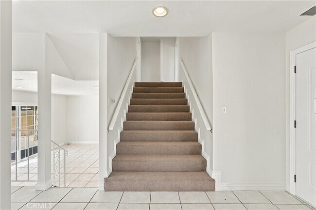 Building Photo - 6912 Tahiti Dr
