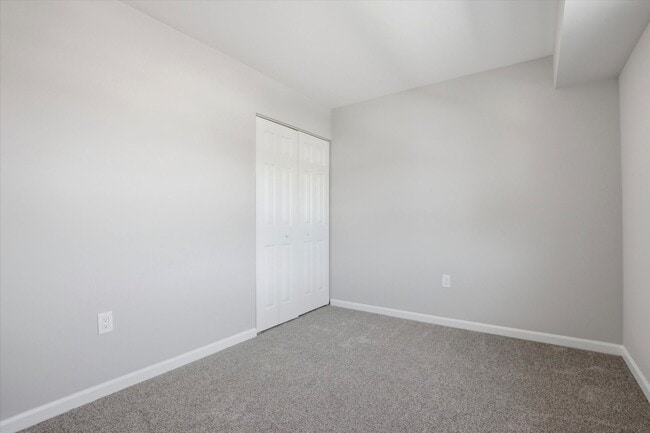 Building Photo - 2BR/2BA Condo in Chesterview | Open Layout, Deck & Community Pool