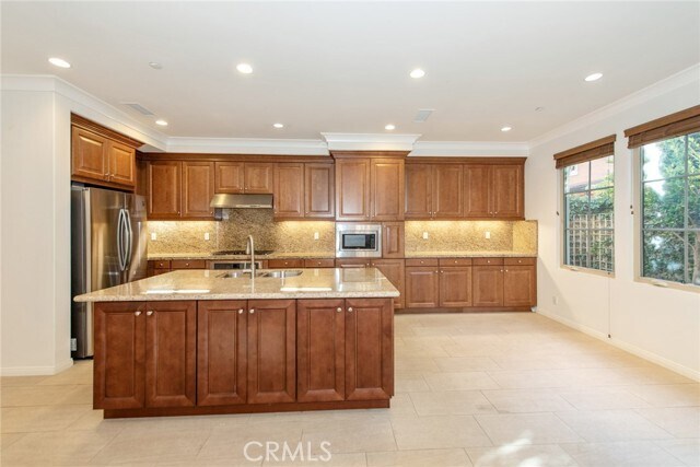 Building Photo - 83 Bianco