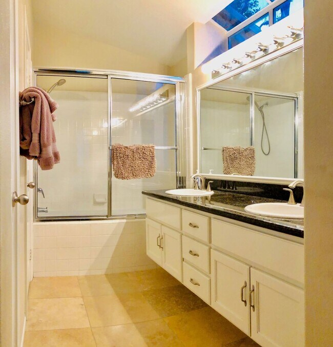 Building Photo - Picture Perfect Fully Furnished House! 3bd...