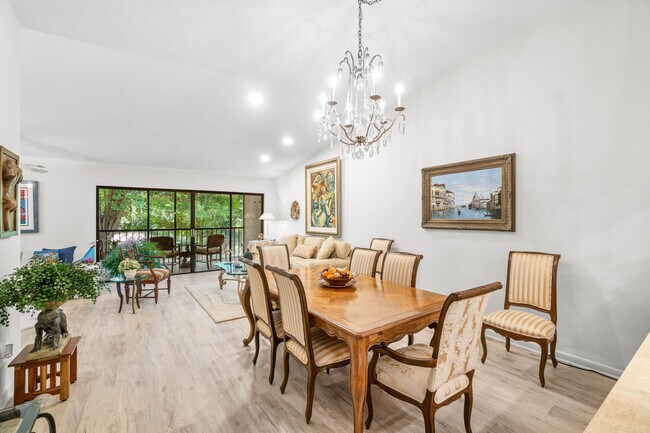 Building Photo - 5087 Oakhill Ln