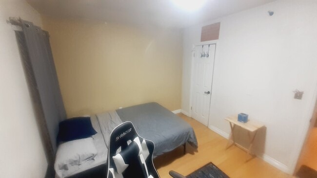 Building Photo - 1400 E Marshall Pl