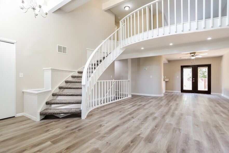Building Photo - 13881 E Radcliff Pl