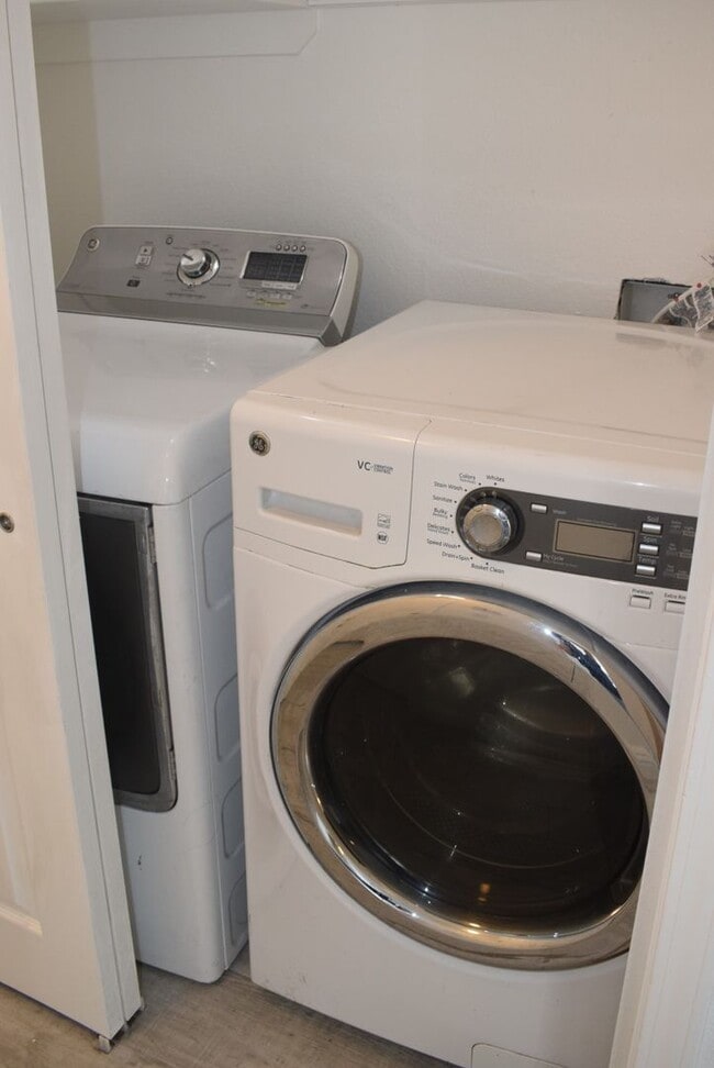 Building Photo - 8165 La Almendra Way