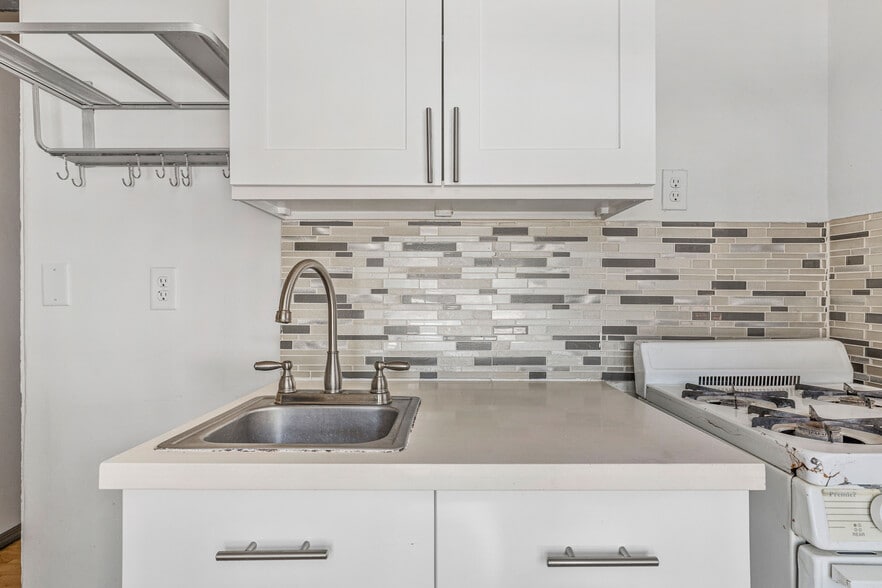 Building Photo - 2816 Ellendale Pl