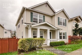 Building Photo - 223 Ferndale Ave NE