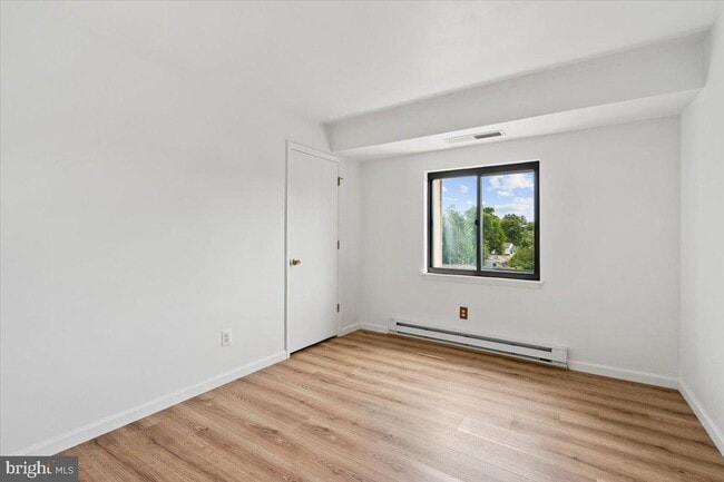 Building Photo - 141 N Fillmore Ave