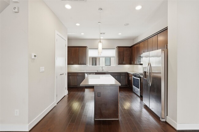 Building Photo - 1613 Milby St