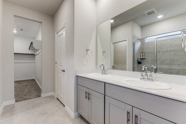 Building Photo - 5011 Bellhurst Dr