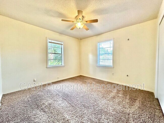 Building Photo - 916 W Wisconsin Ave