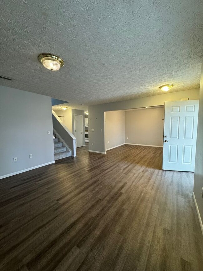 Building Photo - Beautiful 3 Bedrooms Home inside Willows a...