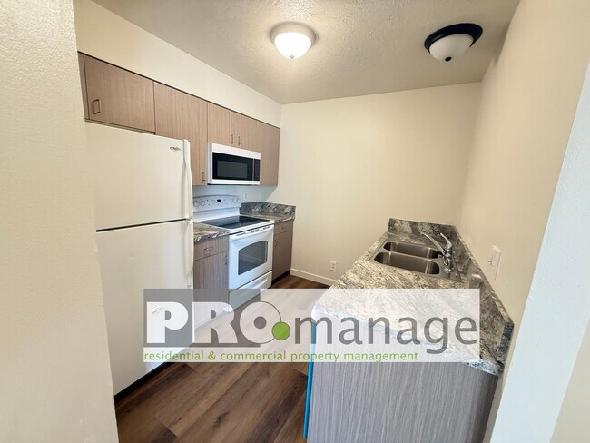 Building Photo - 2137 Stace St