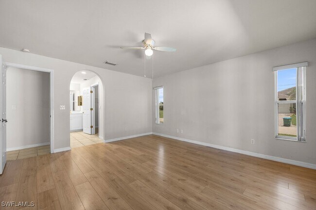 Building Photo - 3101 SW 22nd Ave