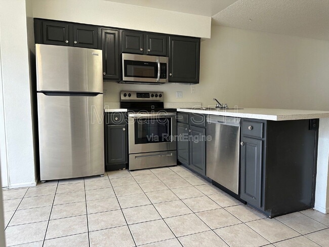 Building Photo - 2440 E Waltann Ln