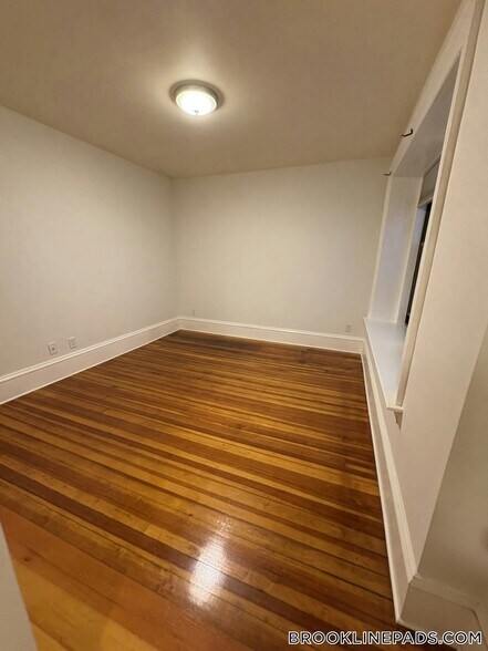Building Photo - 1463 Beacon St