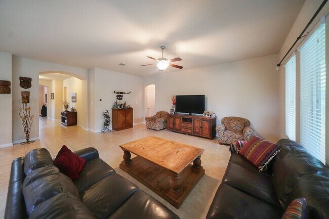 Building Photo - Executive-Style Home Now Available in Crossvine (Schertz) Realtor Commission: $750