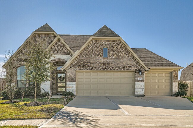Building Photo - 2901 Hawthorne Dr