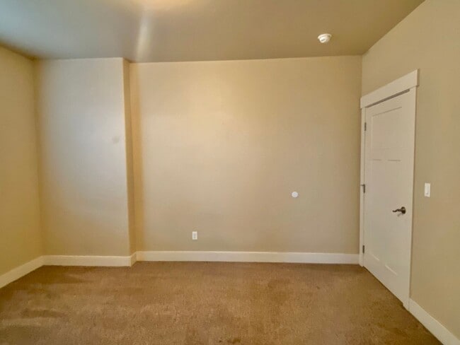 Building Photo - Single-Story Living! 3 BR - 2 BA with open...